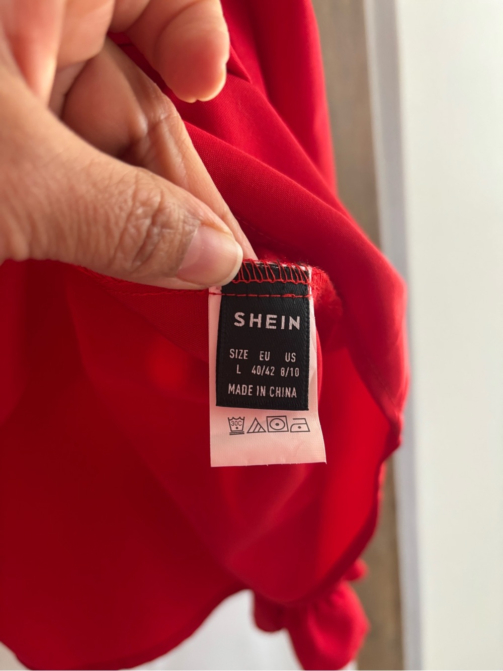 Woman’s blouse - Picture 3 of 3